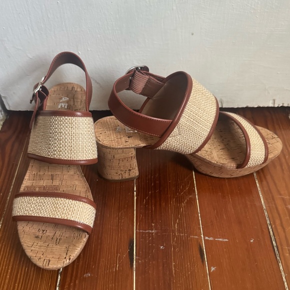 AEROSOLES NWOB “Camera Platform Heeled Sandals” Sz 9 - Picture 3 of 13